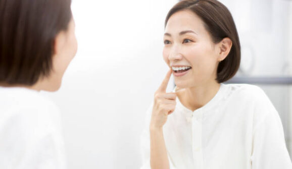 歯がボロボロでもインプラント治療はできる？入れ歯との違いと治療の流れ